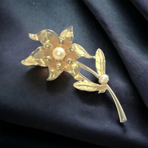 Vintage Gold Tone Genuine Pearl Flower Brooch